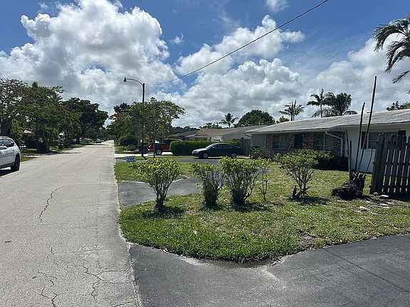 2nd image of 1641 NE 60th St