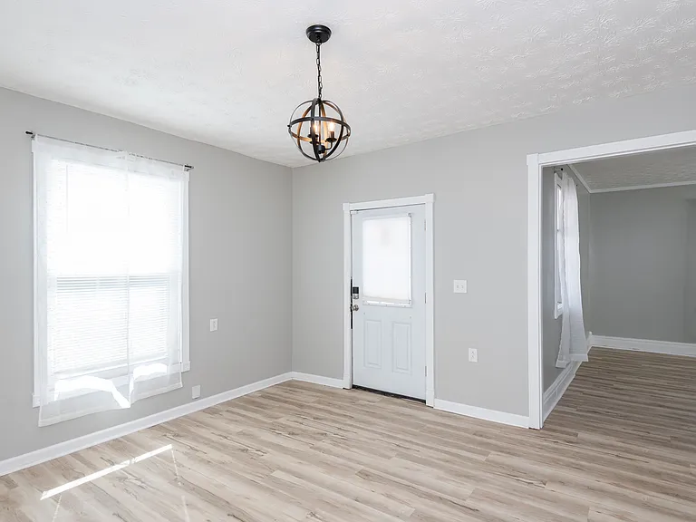 1420 Holly Ave — Photo 8