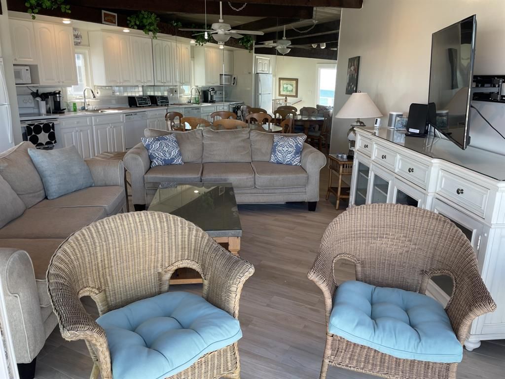  Great Room Facing Deck