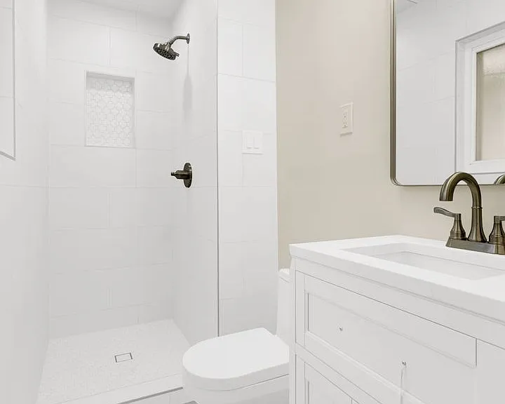 915 James K Blvd — Photo 34