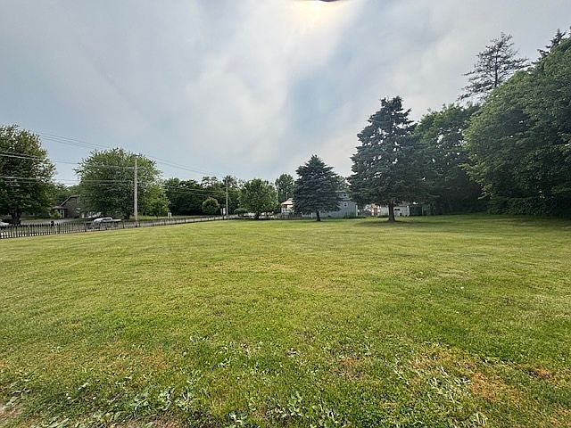 2nd image of 228 E Grand Ave