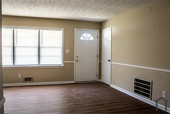 401 Springside Dr — Photo 11