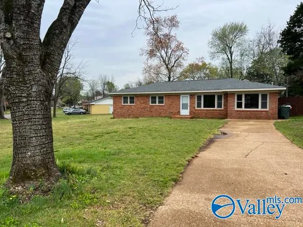 1717 Club View Dr NW, Huntsville, AL 35816