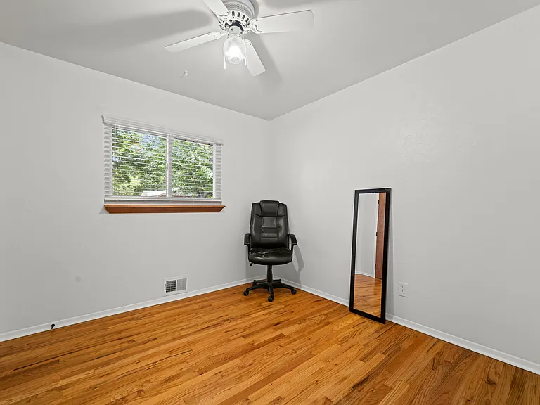 Upstairs bedroom 1