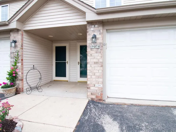 1907 Mallard Pointe CIRCLE #H, Waukesha, WI 53189
