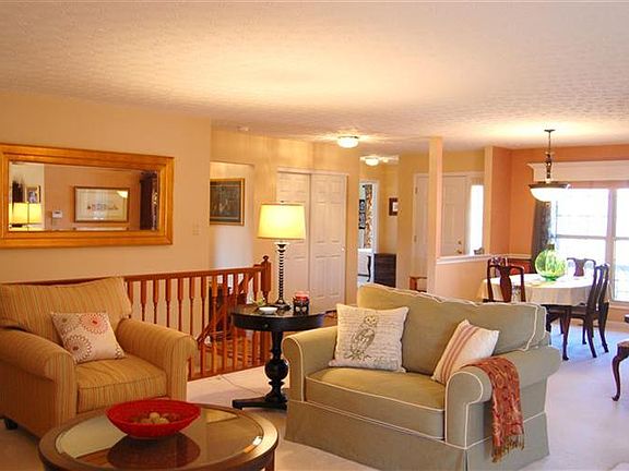 3rd image of 8962 Fox Hollow Ct