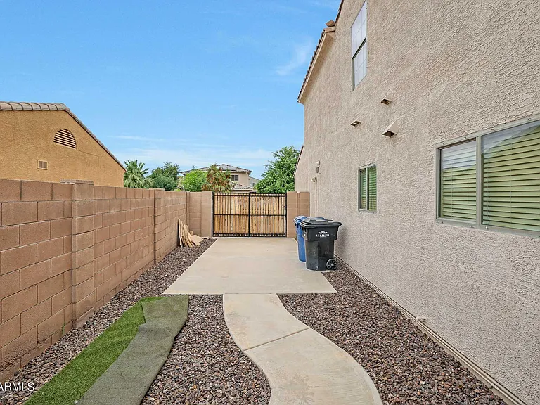 15941 W Mauna Loa Ln — Photo 24