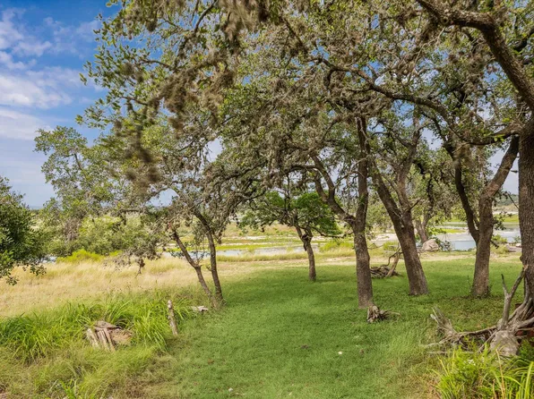 742 Park Shrs, Canyon Lake, TX 78133