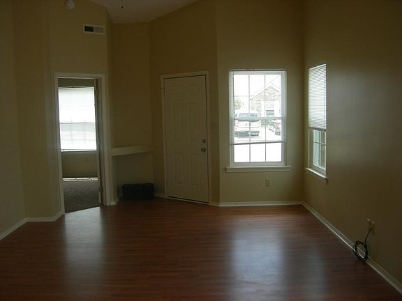 3rd image of 2427 Haviland Dr