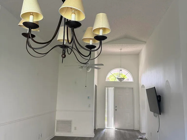 1852 Capeside Cir — Photo 8