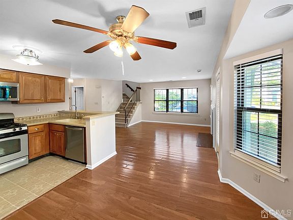 4th image of 111 Longfield Ct #111