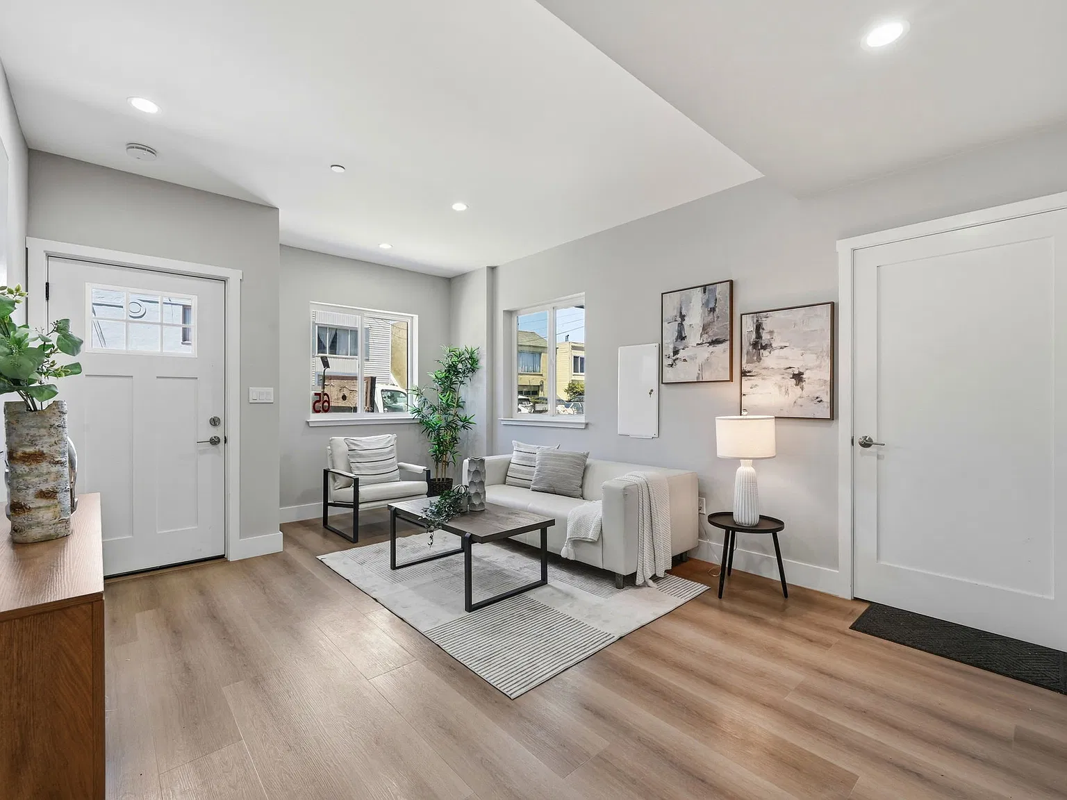 4 bed, 2380 sqft, $7,500 — Photo 3