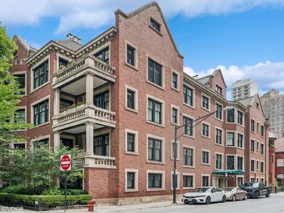 10 E Schiller St APT 1E, Chicago, IL, 60610