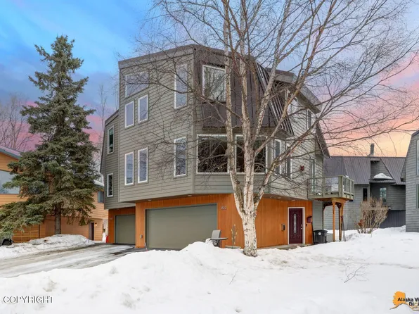1822 Buccaneer Pl, Anchorage, AK 99501