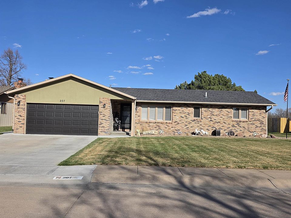 1st image of 207 W REDWOOD DR