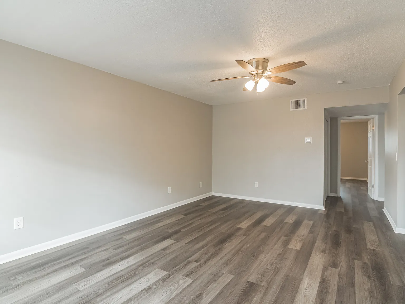 3353 Sherwood Drive - B — Photo 4