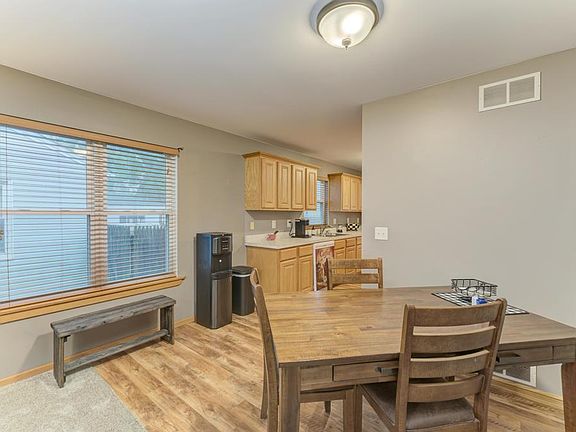 5th image of 505 E Kankakee River Dr