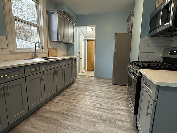2nd image of 128 N 6th Ave Floor 2