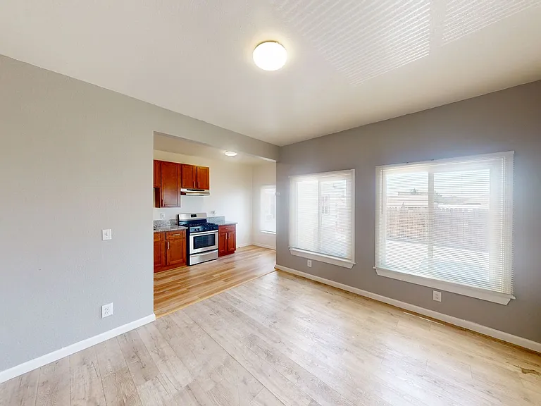 2805 E 16th Street — Photo 9