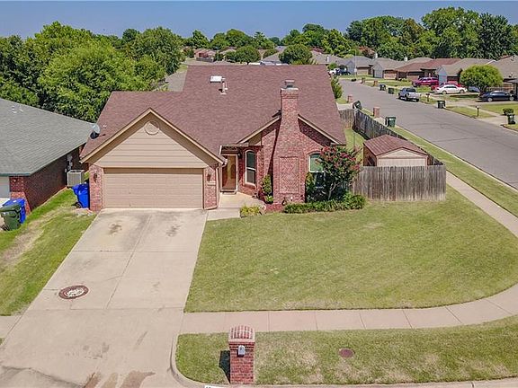 3rd image of 401 Crestland Dr