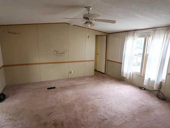 4th image of 22305 Raven Cir