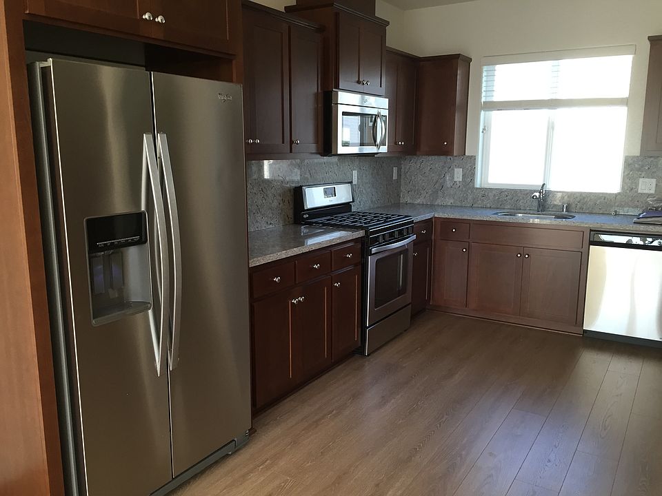 2nd image of 472 E Mission St Unit 2