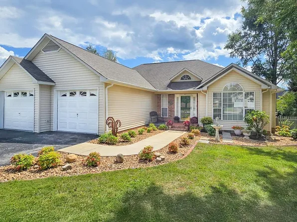 935 Woodwinds Dr, Cookeville, TN 38501