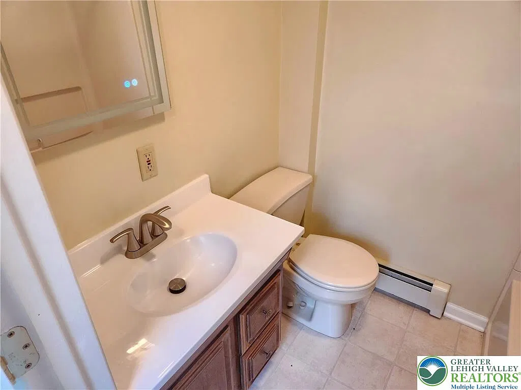 2 bed, 1.0 bath, 868 sqft, $1,550 — Photo 4