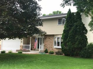 1555 McClung Dr, Arden Hills, MN 55112