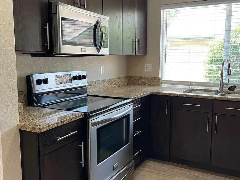 5225 White Willow Dr #J130 — Photo 12