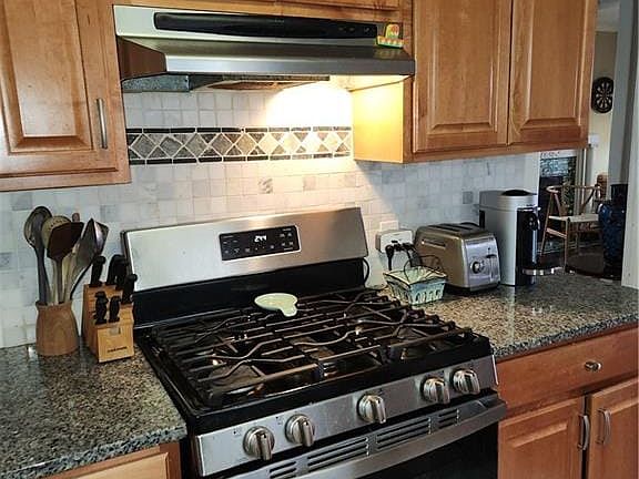 5th image of 2525 Holmes St