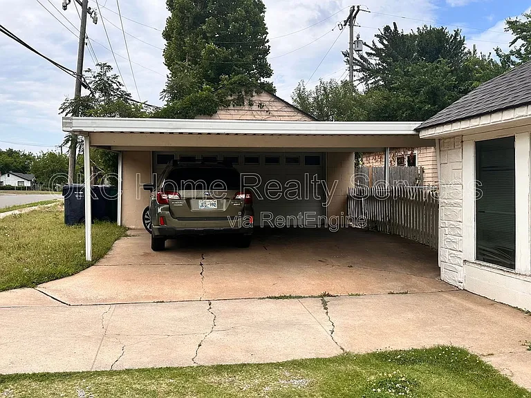 2533 1/2 NW 39th Ter — Photo 11