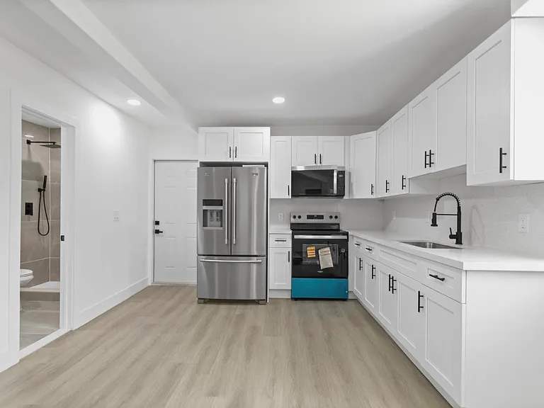 1110 NW 41st St — Photo 3
