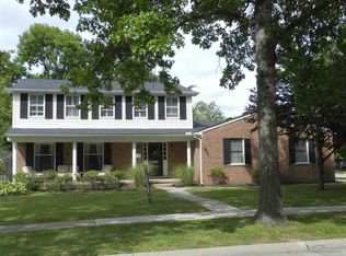 1120 Torrey Rd, Grosse Pointe Woods, MI 48236