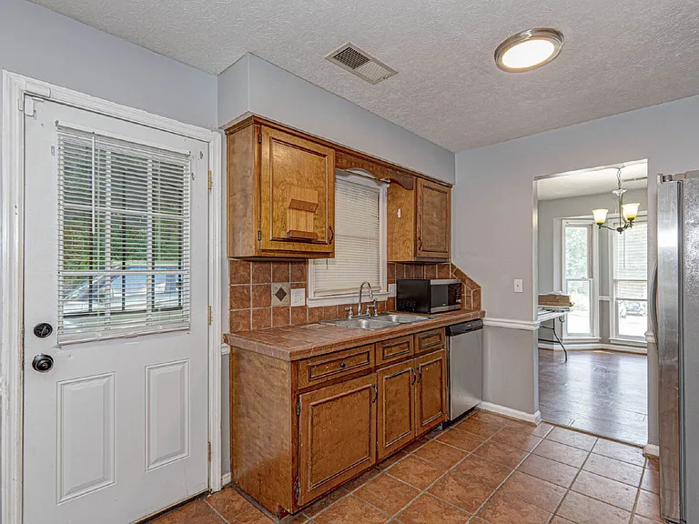 6913 Dorsey Dr — Photo 19