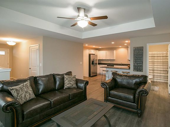 5th image of 1133 Redbud Ave