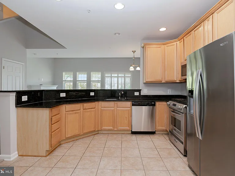 13960 Greendale Dr — Photo 35