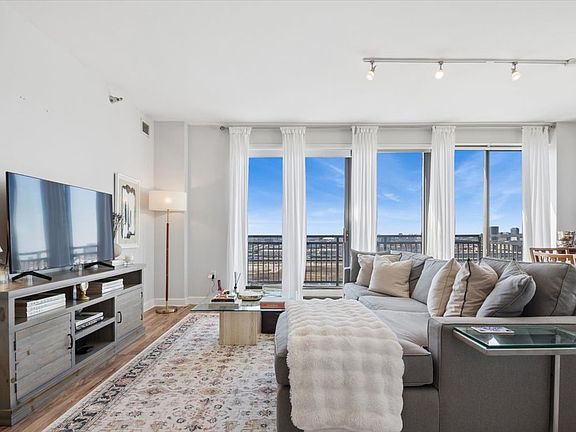 5th image of 5 E 14th Pl APT 1705