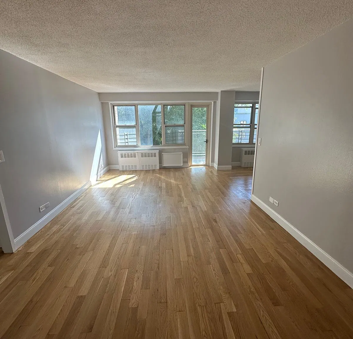1655 Undercliff Ave — Photo 4