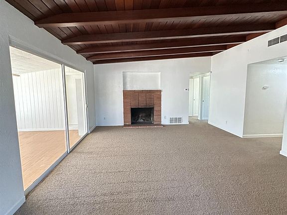 4th image of 3046 E Robinson Ave