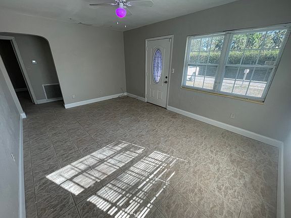 3rd image of 781 W Harbor Dr S