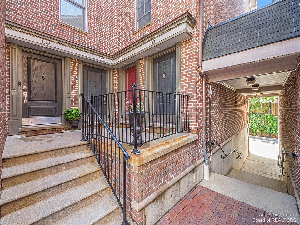 1st image of 139 Ashley Mews Dr