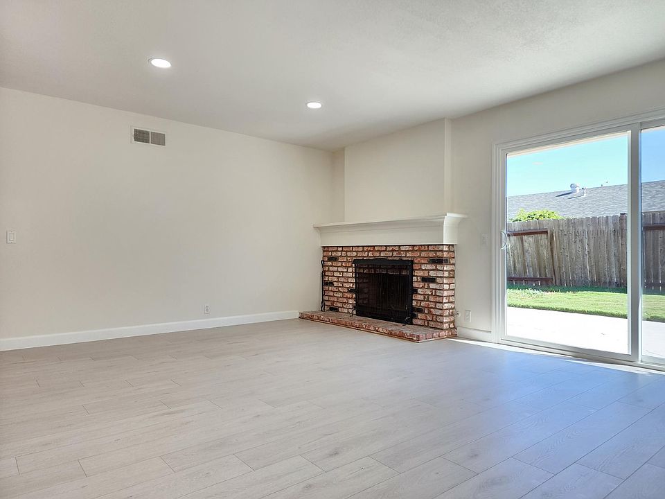 Large Living Room with Fireplace