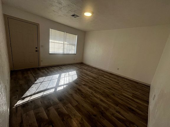 4th image of 4013 NW Lindy Ave