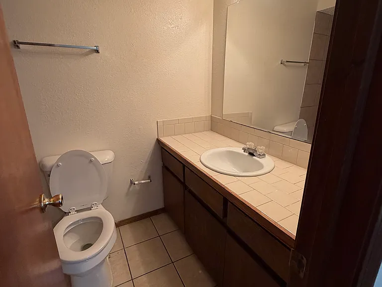 221 Bull Run St #E — Photo 15