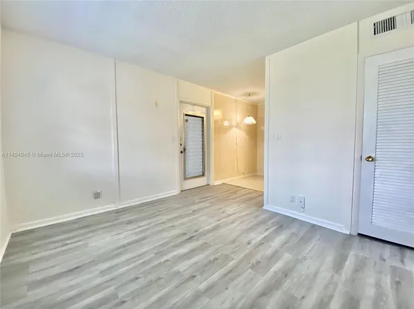 22 SE 3rd Ter #21, Dania, FL 33004