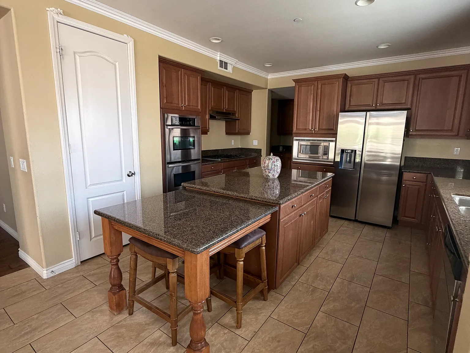5 bed, 3404 sqft, $7,499 — Photo 3