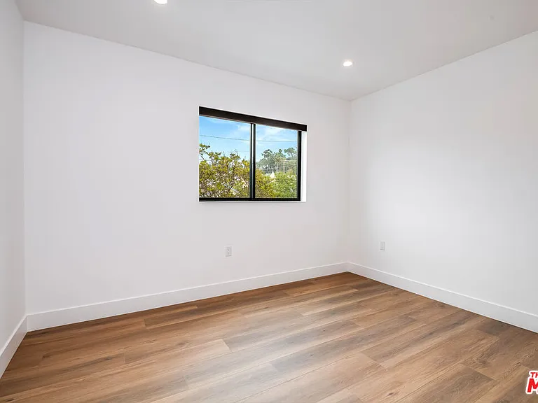 6112 Meridian St — Photo 10