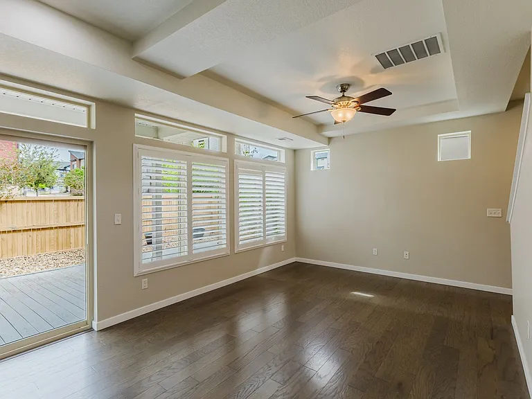 2656 Champagne Ave — Photo 8