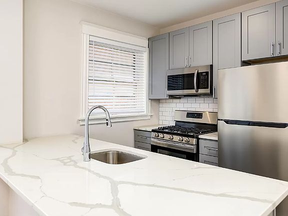 4th image of 2047 Maury Ave #2S